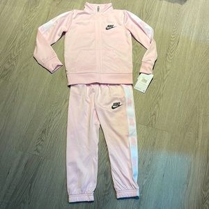 NWT Nike jogger set